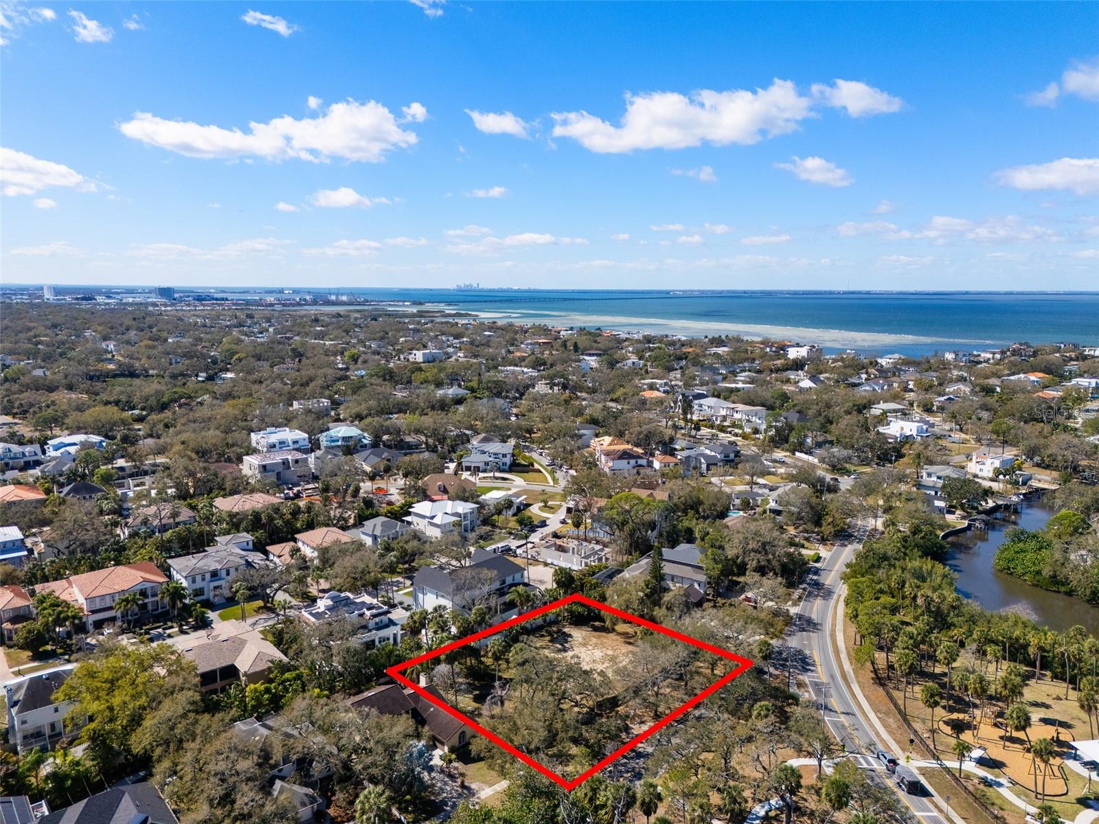 Listing photo id 3 for 4628 Bay To Bay Boulevard