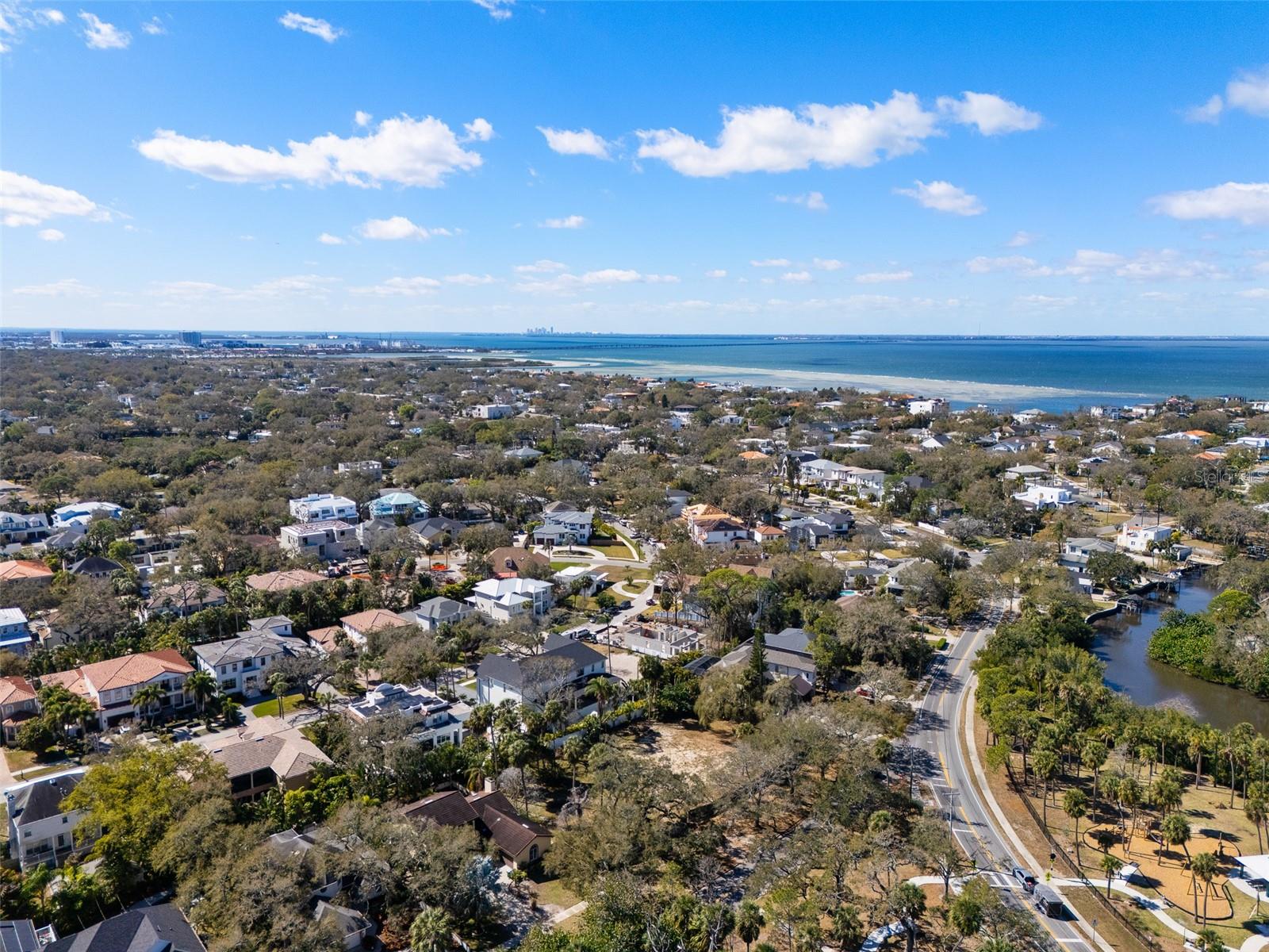 Listing photo id 4 for 4628 Bay To Bay Boulevard