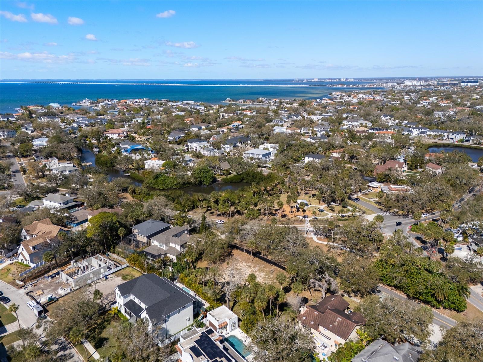 Listing photo id 7 for 4628 Bay To Bay Boulevard