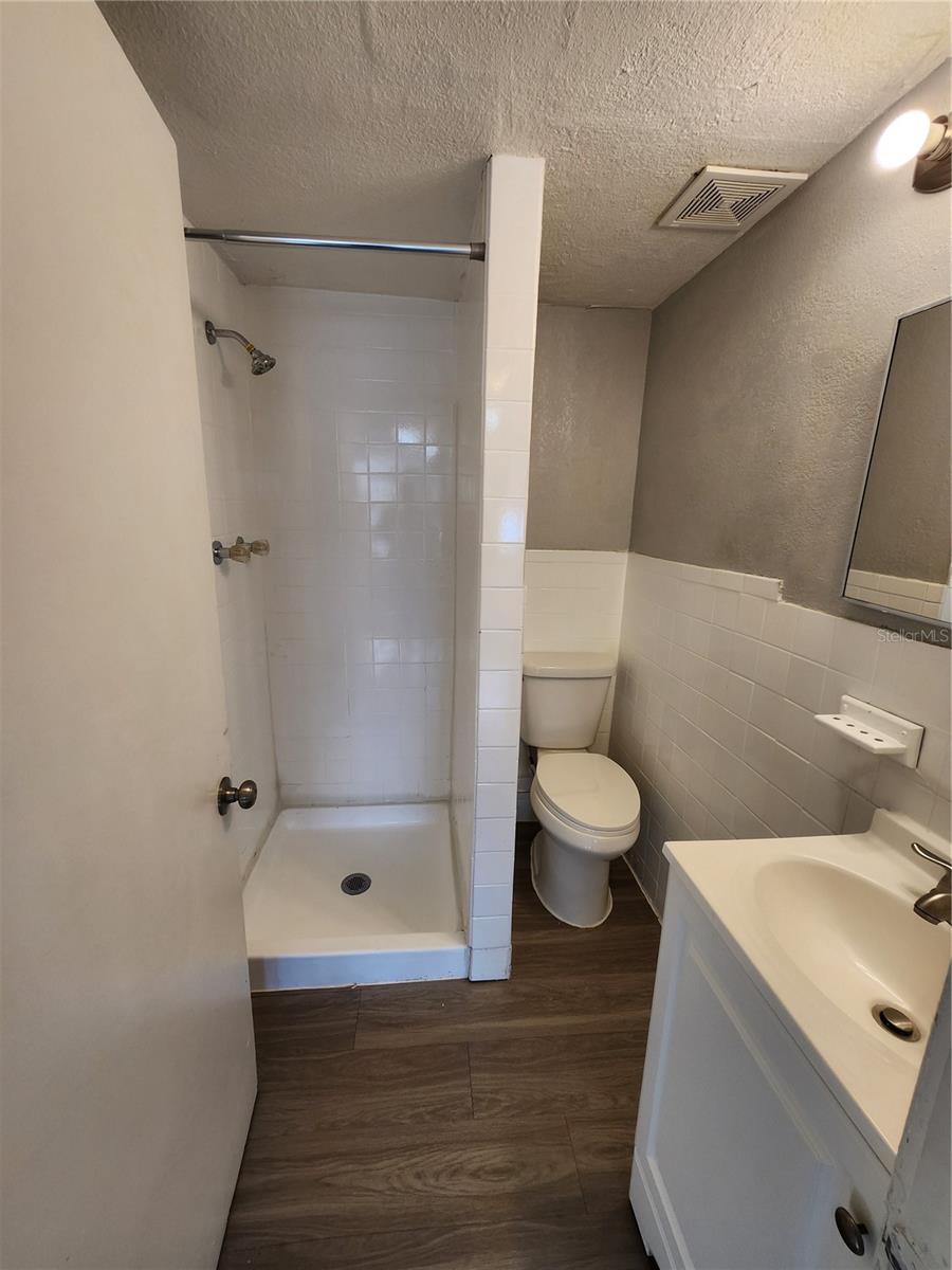 Image 8 of 9 For 4611 Hubert Avenue 5