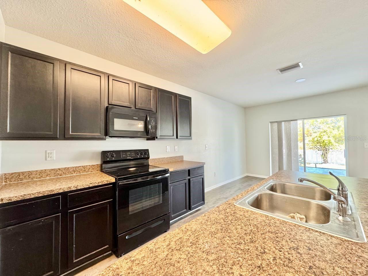 Image 15 of 44 For 35743 Hillbrook Avenue