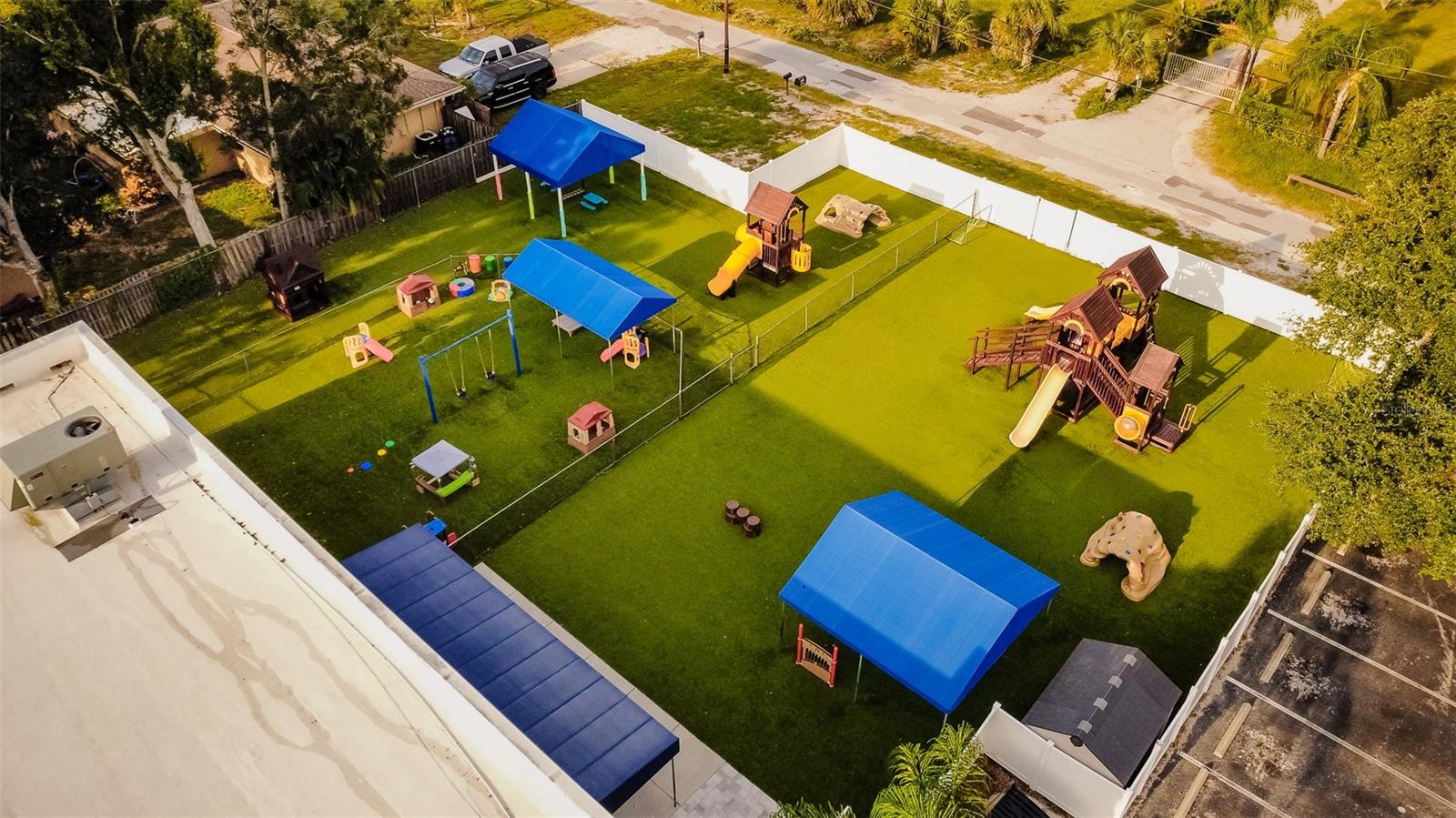 Listing photo id 0 for 1700 Michigan Boulevard