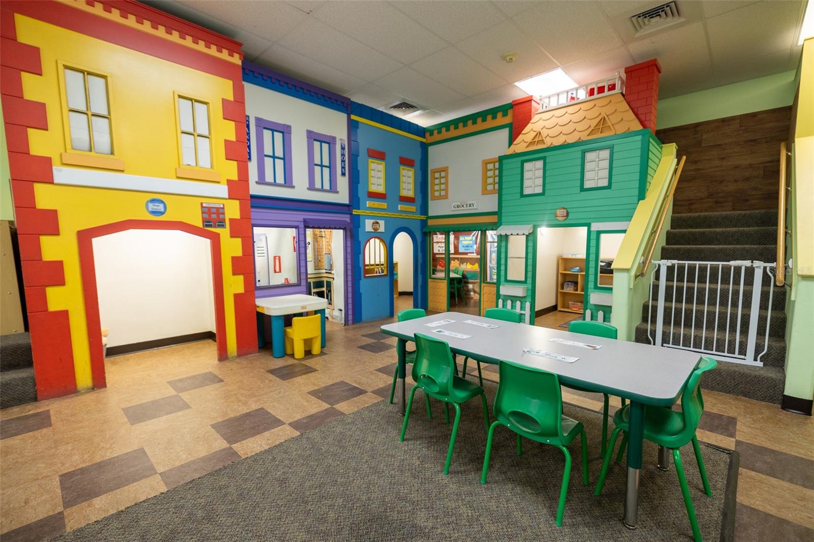 Listing photo id 2 for 1700 Michigan Boulevard