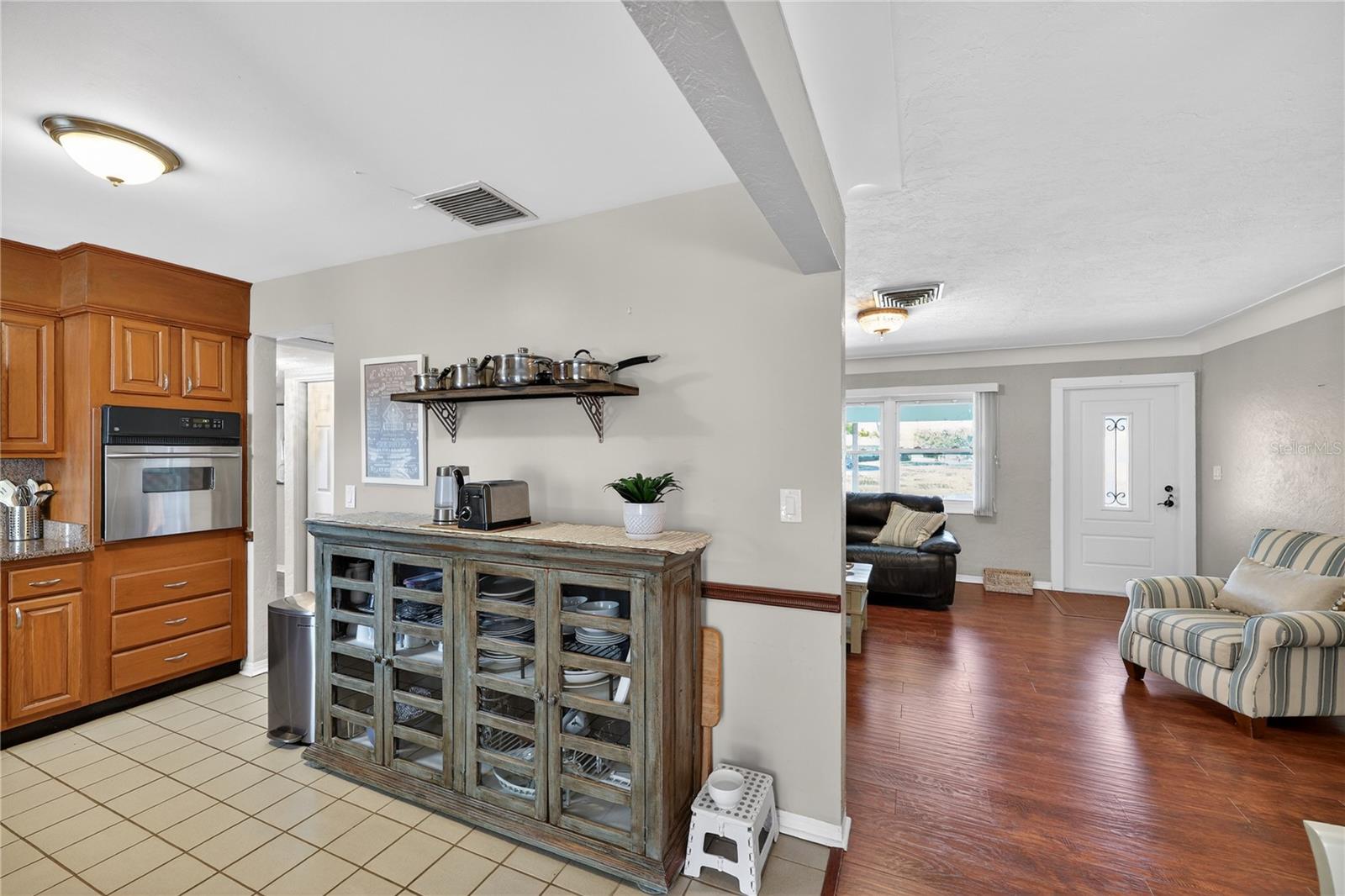 Listing photo id 8 for 6194 28th Avenue N