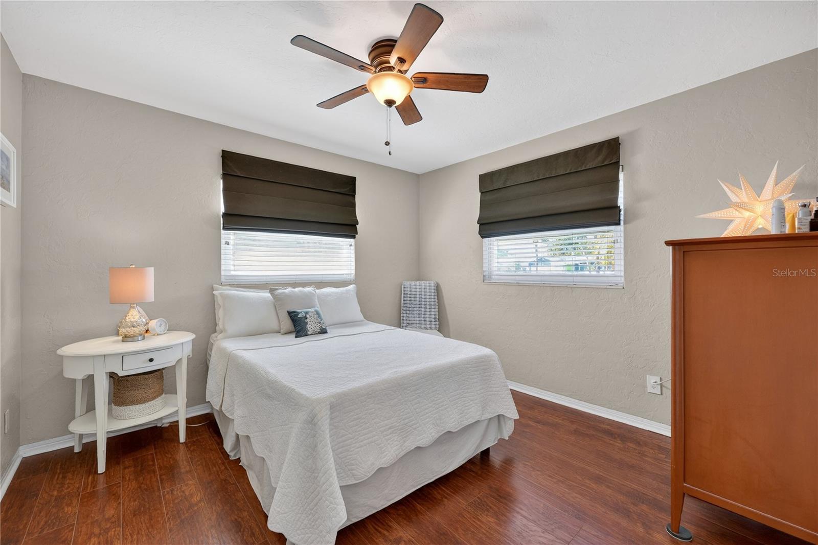 Listing photo id 16 for 6194 28th Avenue N