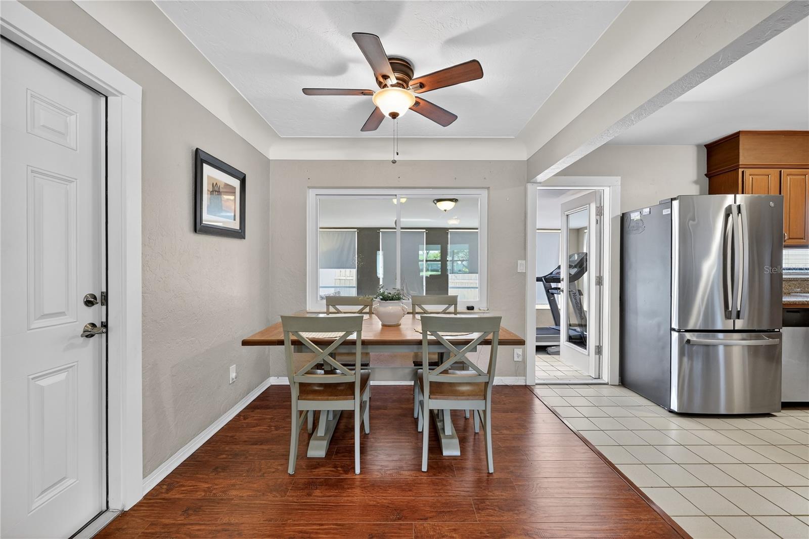 Listing photo id 5 for 6194 28th Avenue N