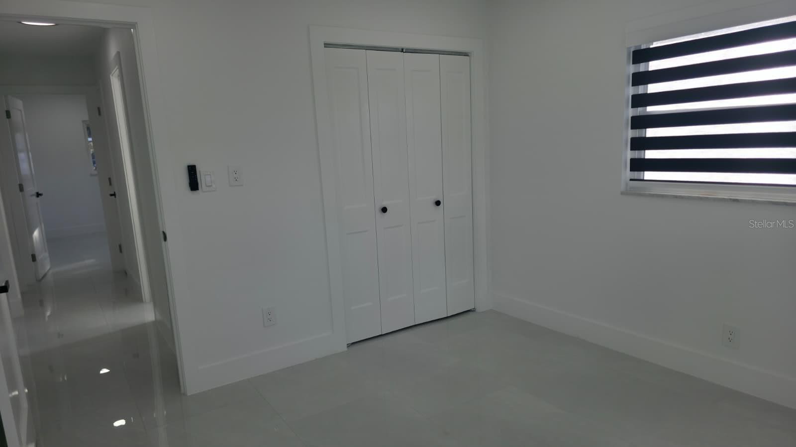 Listing photo id 9 for 3216 Beach Street