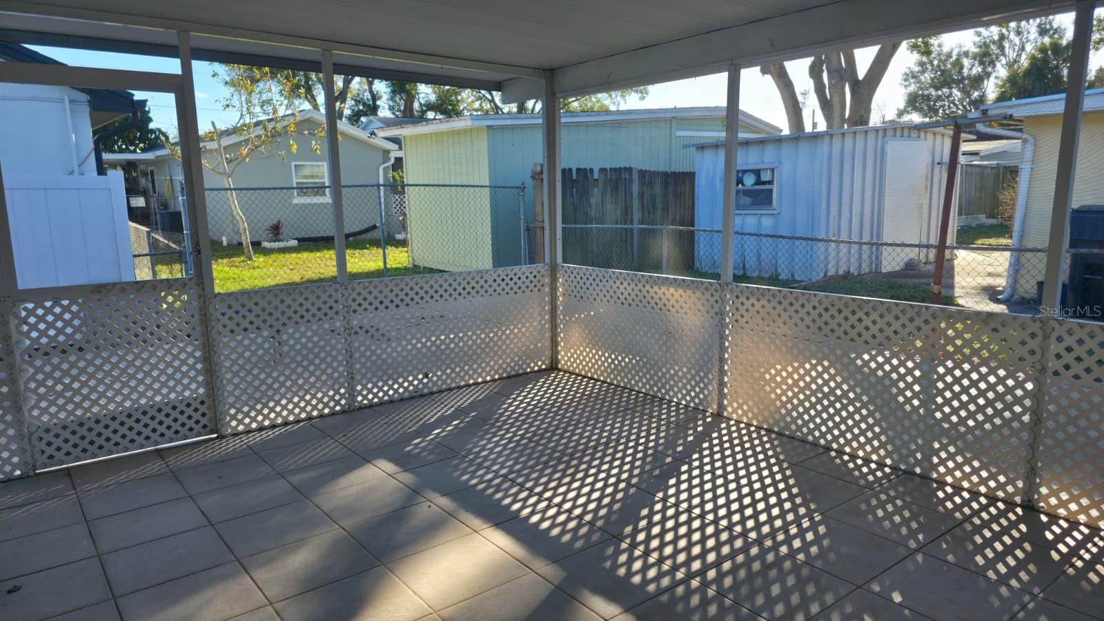 Listing photo id 13 for 3216 Beach Street