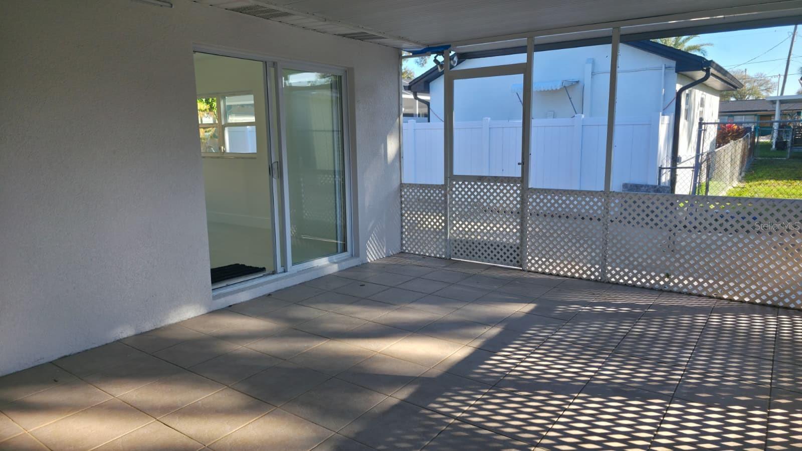 Listing photo id 14 for 3216 Beach Street