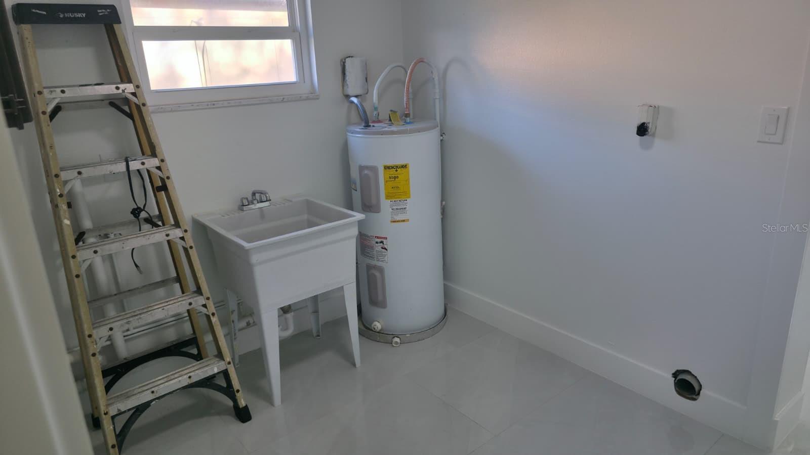 Listing photo id 18 for 3216 Beach Street