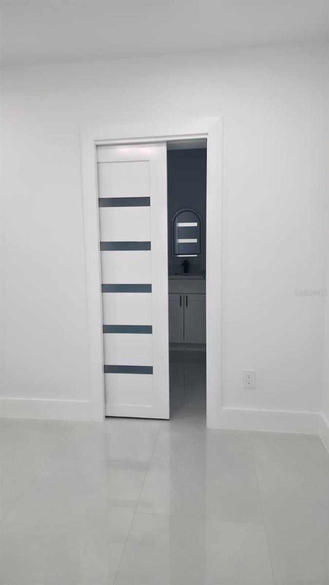 Listing photo id 24 for 3216 Beach Street