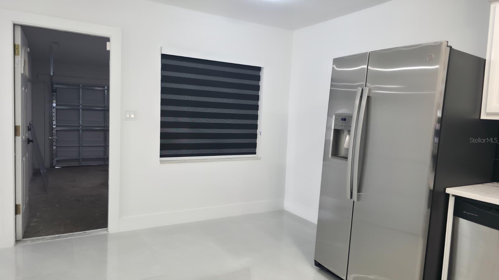 Listing photo id 27 for 3216 Beach Street