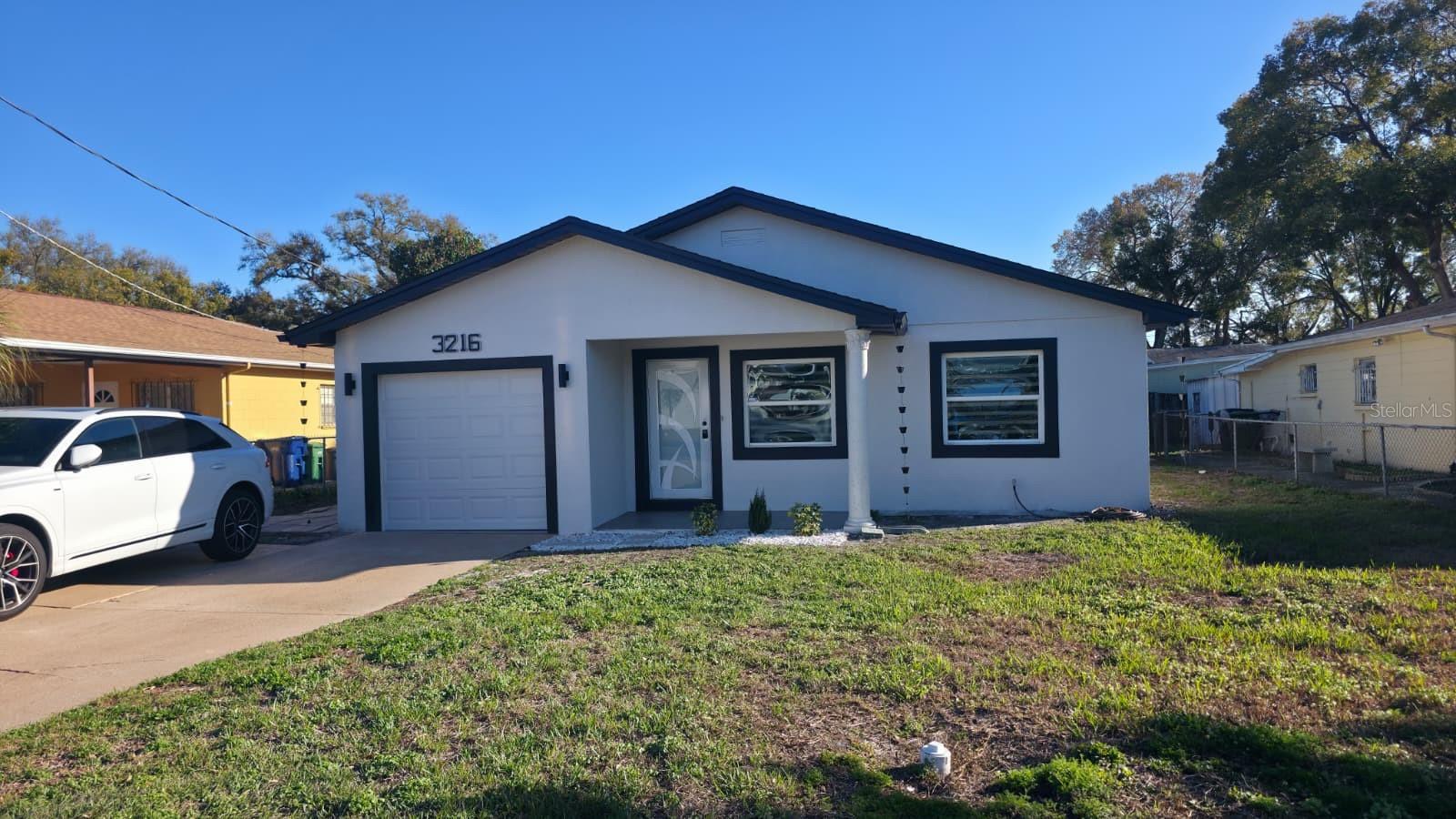 Listing photo id 1 for 3216 Beach Street