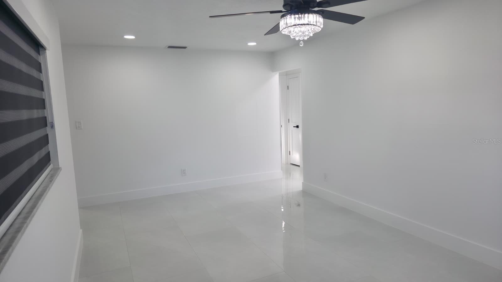 Listing photo id 29 for 3216 Beach Street