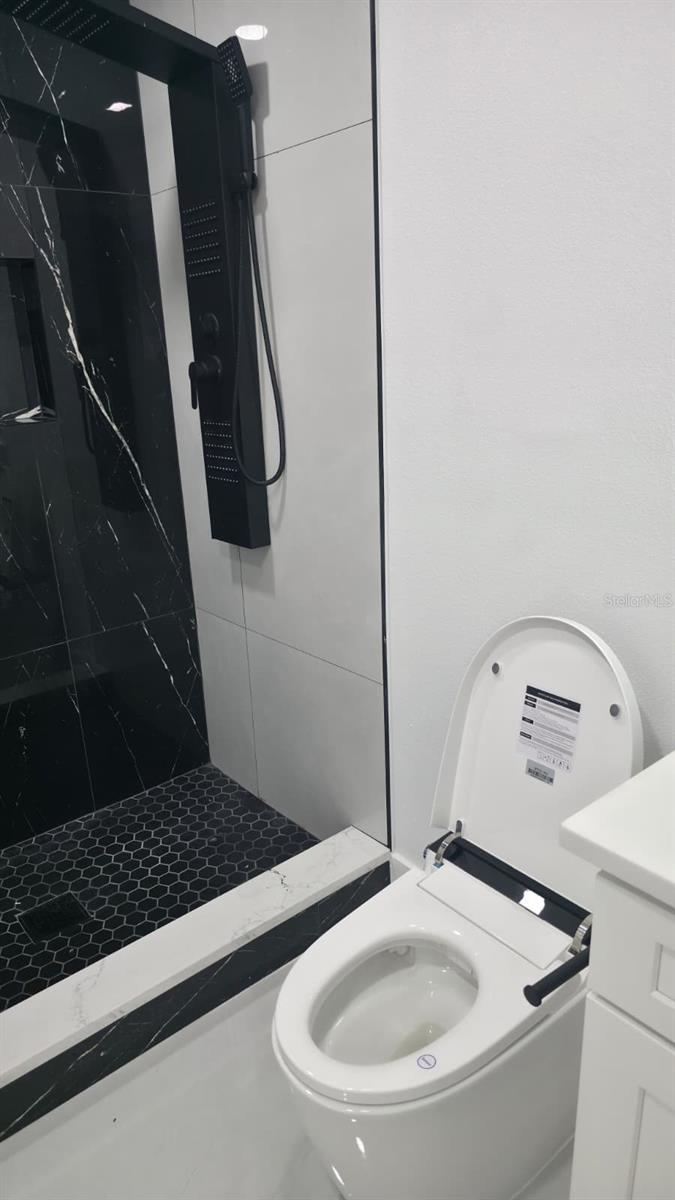 Listing photo id 31 for 3216 Beach Street