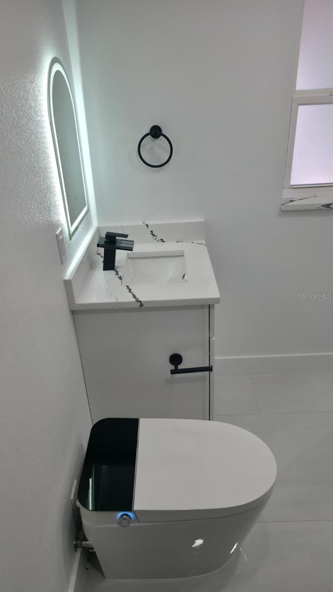 Listing photo id 32 for 3216 Beach Street