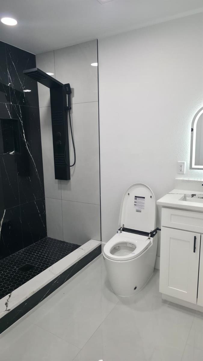 Listing photo id 33 for 3216 Beach Street