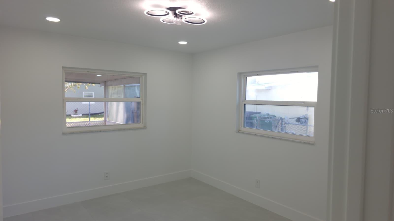 Listing photo id 34 for 3216 Beach Street