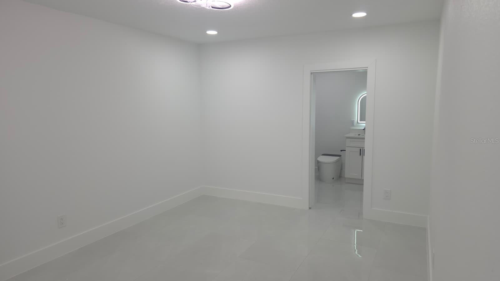 Listing photo id 37 for 3216 Beach Street