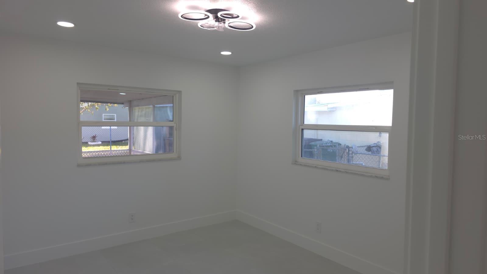 Listing photo id 38 for 3216 Beach Street