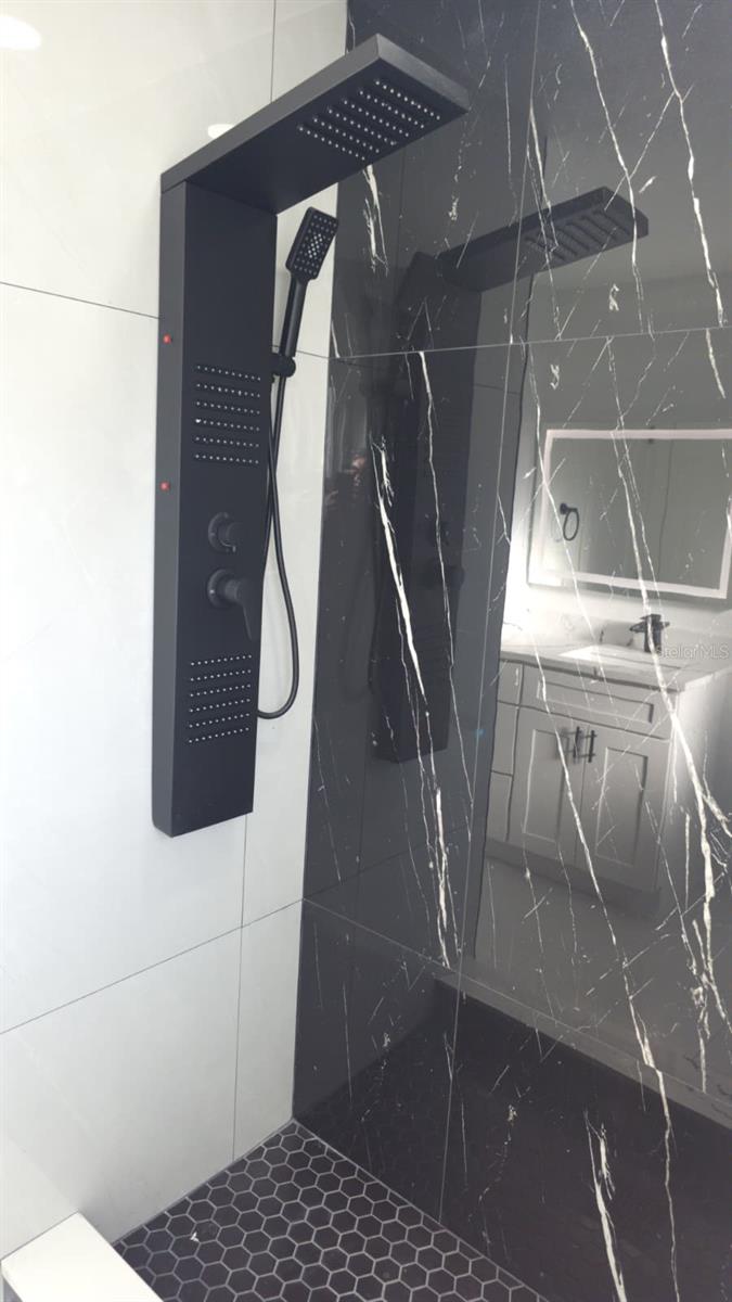 Listing photo id 39 for 3216 Beach Street