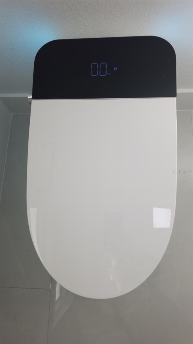 Listing photo id 40 for 3216 Beach Street