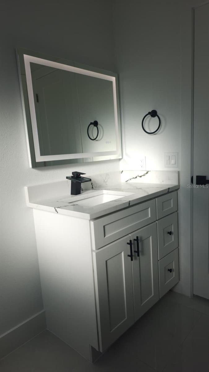 Listing photo id 41 for 3216 Beach Street