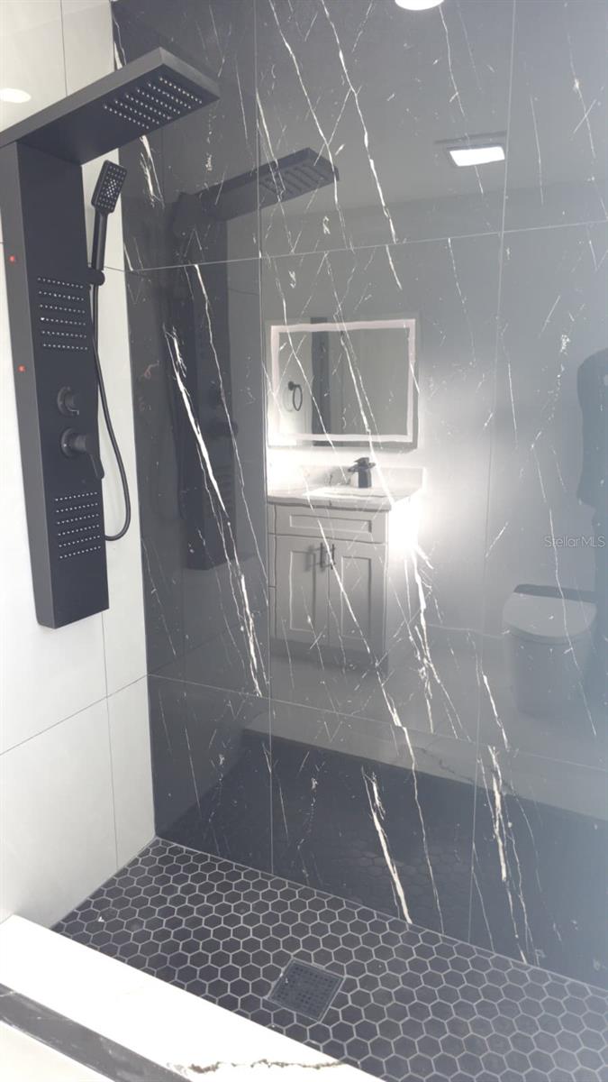 Listing photo id 42 for 3216 Beach Street