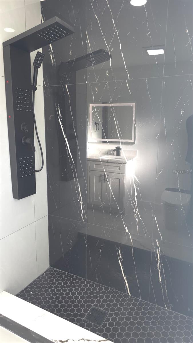 Listing photo id 43 for 3216 Beach Street