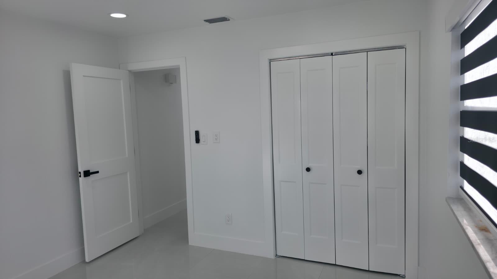 Listing photo id 47 for 3216 Beach Street