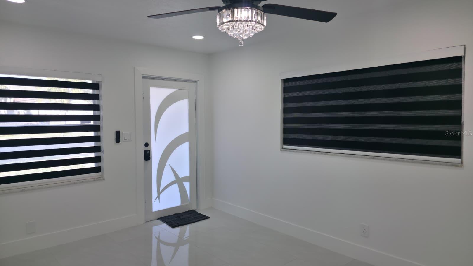 Listing photo id 52 for 3216 Beach Street