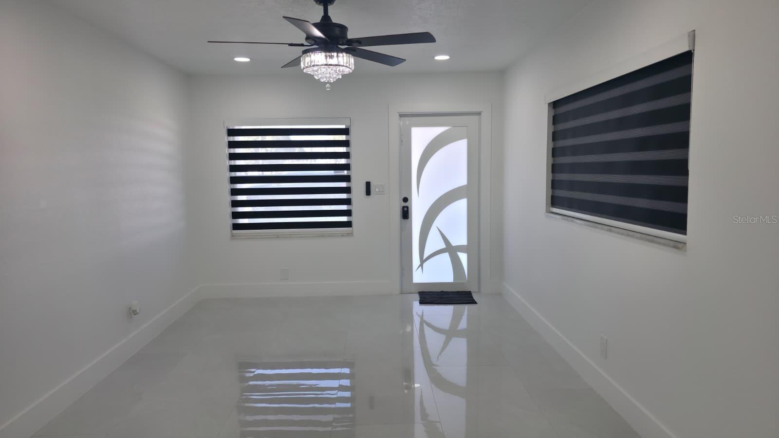 Listing photo id 54 for 3216 Beach Street