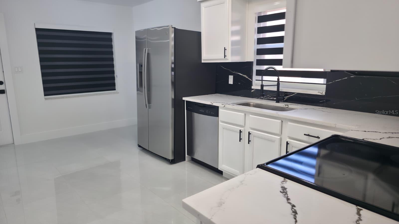 Listing photo id 55 for 3216 Beach Street