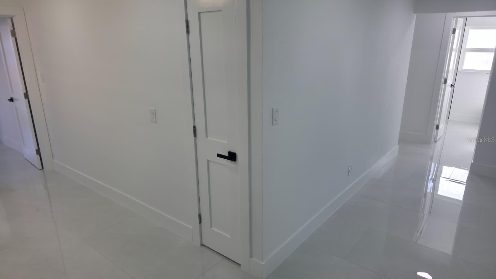 Listing photo id 56 for 3216 Beach Street