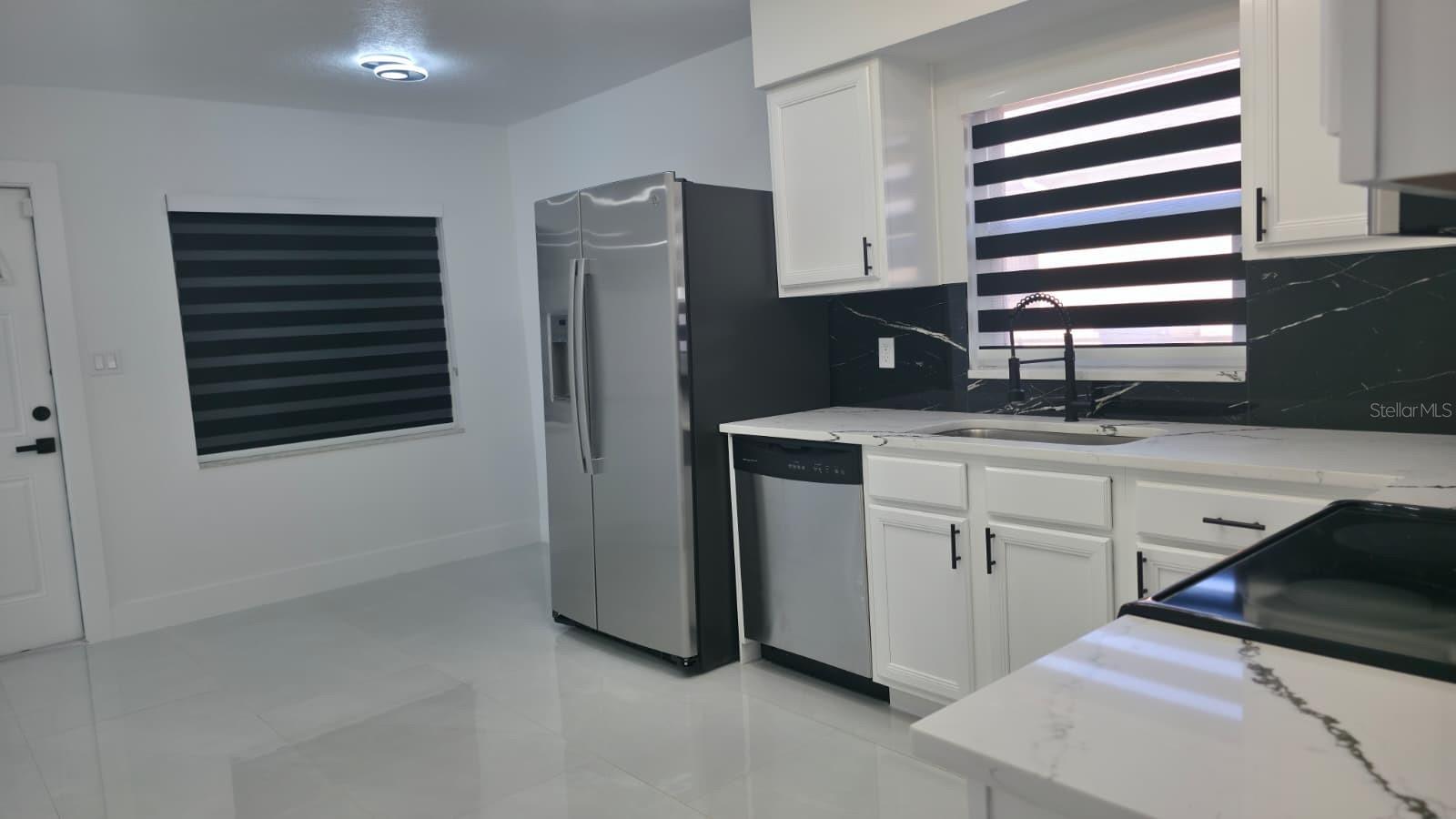 Listing photo id 59 for 3216 Beach Street