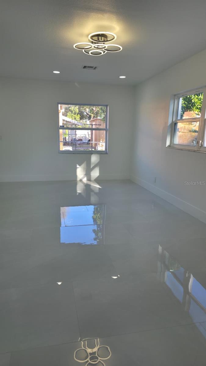 Listing photo id 60 for 3216 Beach Street