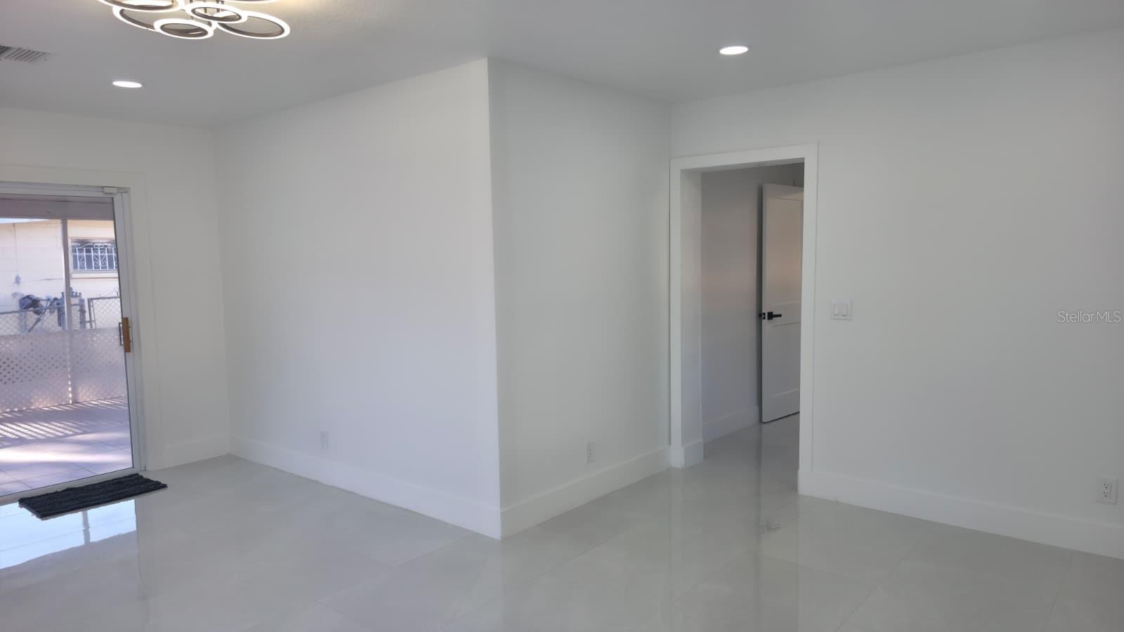 Listing photo id 61 for 3216 Beach Street