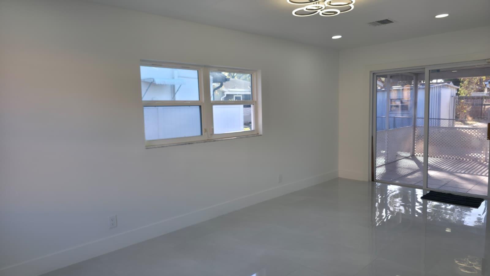 Listing photo id 62 for 3216 Beach Street