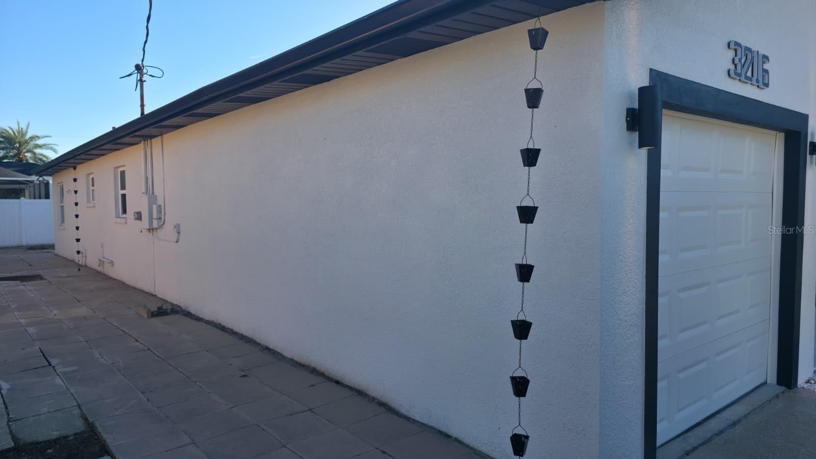 Listing photo id 5 for 3216 Beach Street