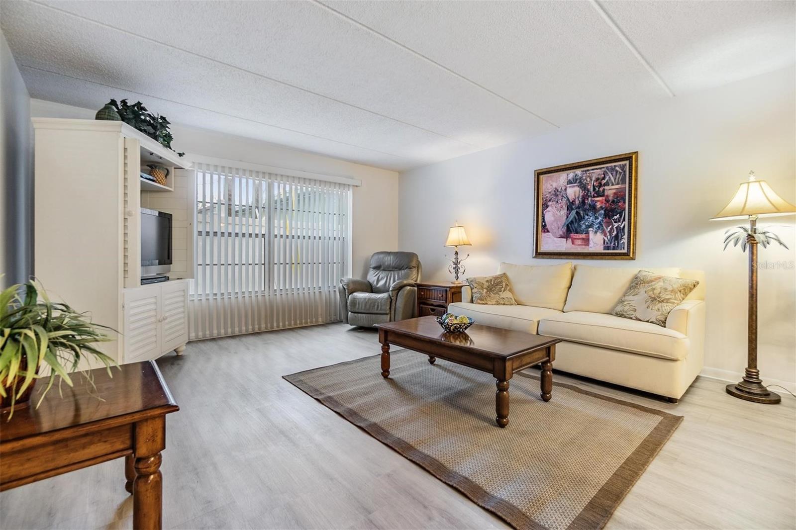 Image 13 of 37 For 12760 Indian Rocks Road 104