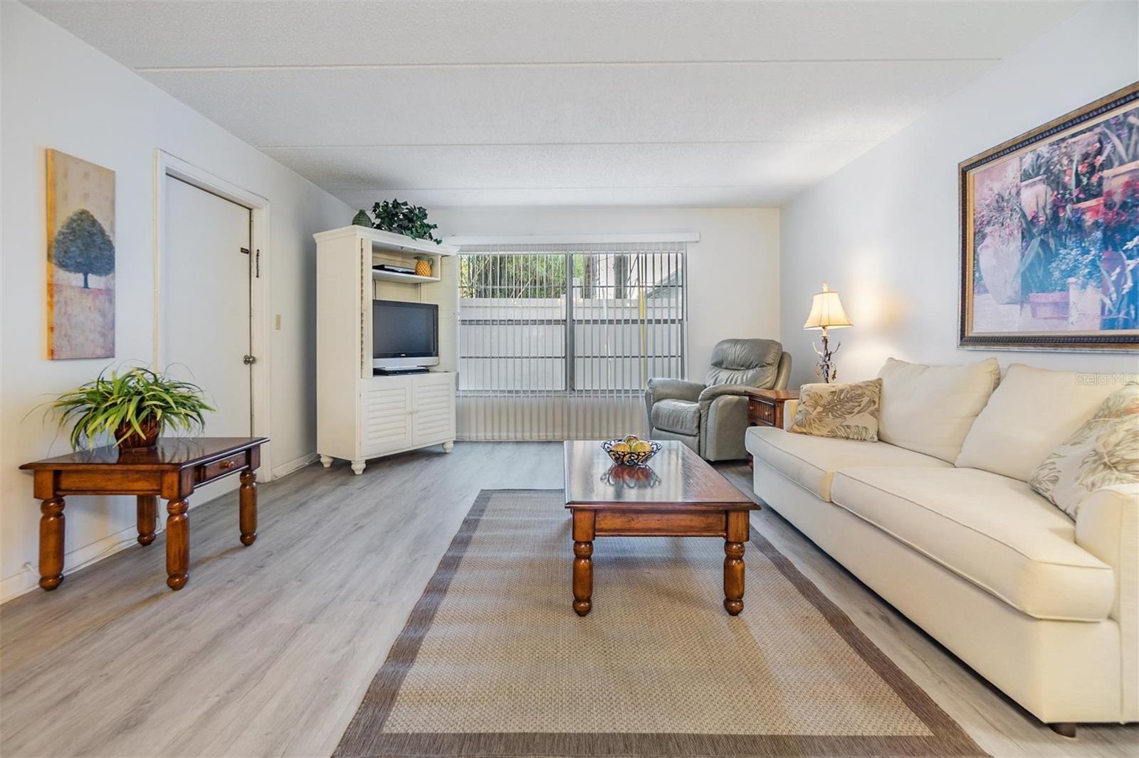 Image 14 of 37 For 12760 Indian Rocks Road 104