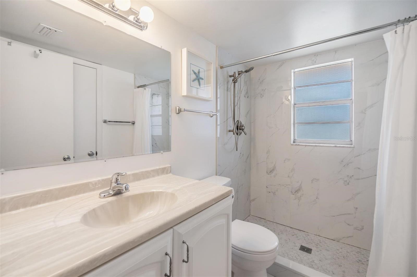 Image 18 of 37 For 12760 Indian Rocks Road 104