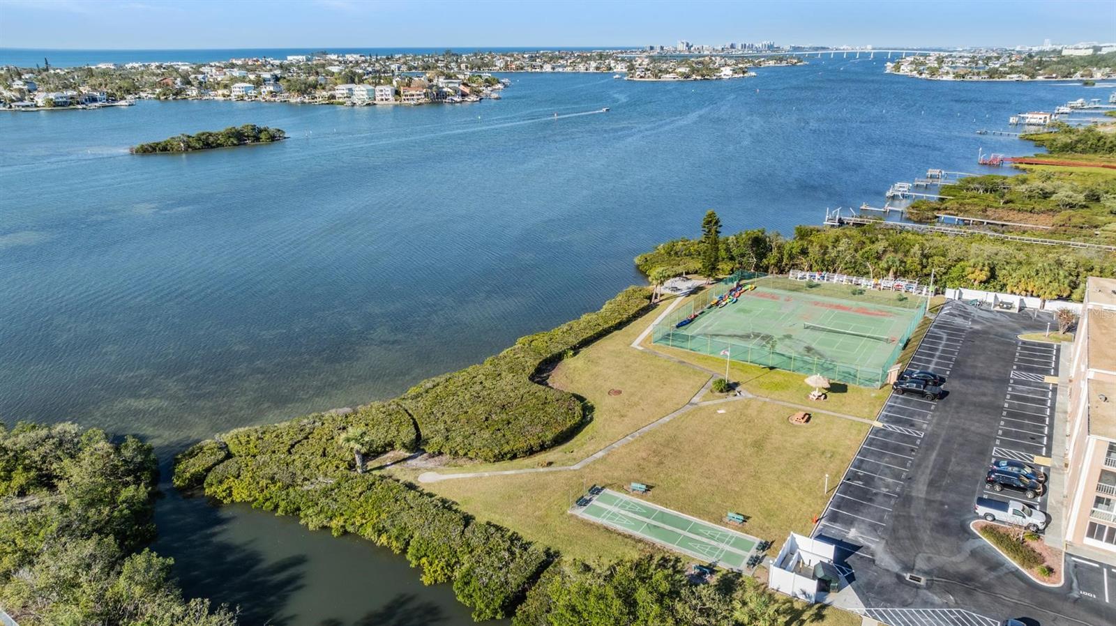 Image 31 of 37 For 12760 Indian Rocks Road 104