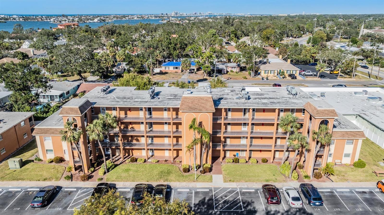 Image 33 of 37 For 12760 Indian Rocks Road 104