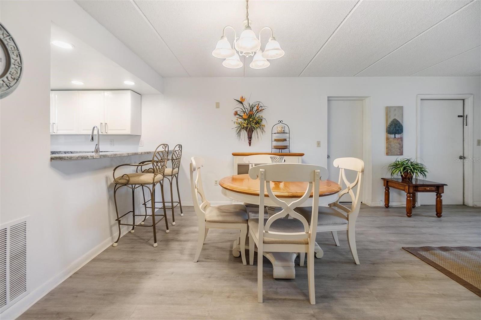 Image 7 of 37 For 12760 Indian Rocks Road 104