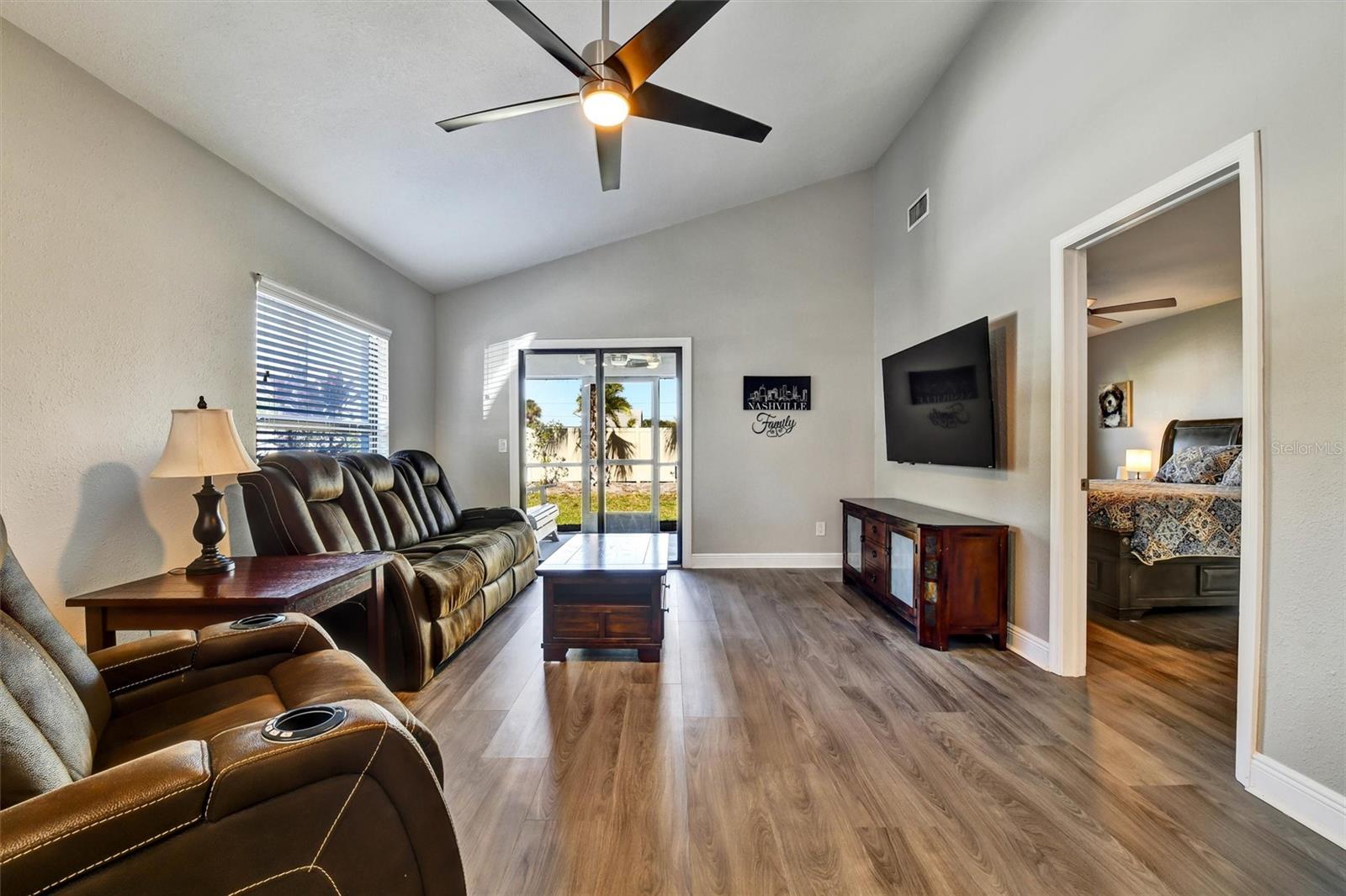 Image 20 of 53 For 1148 Falcon Drive 3