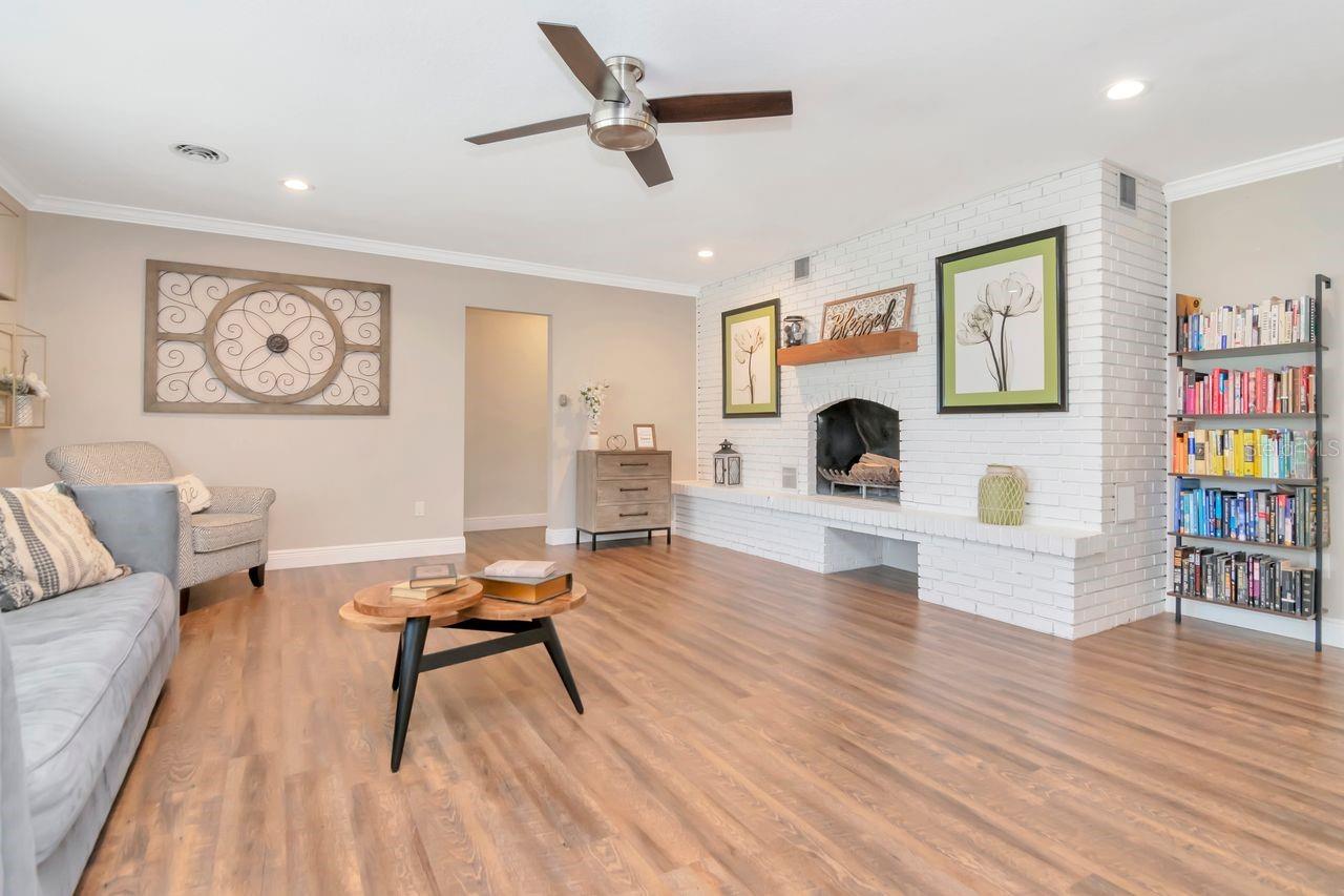 Listing photo id 8 for 2201 Village Avenue