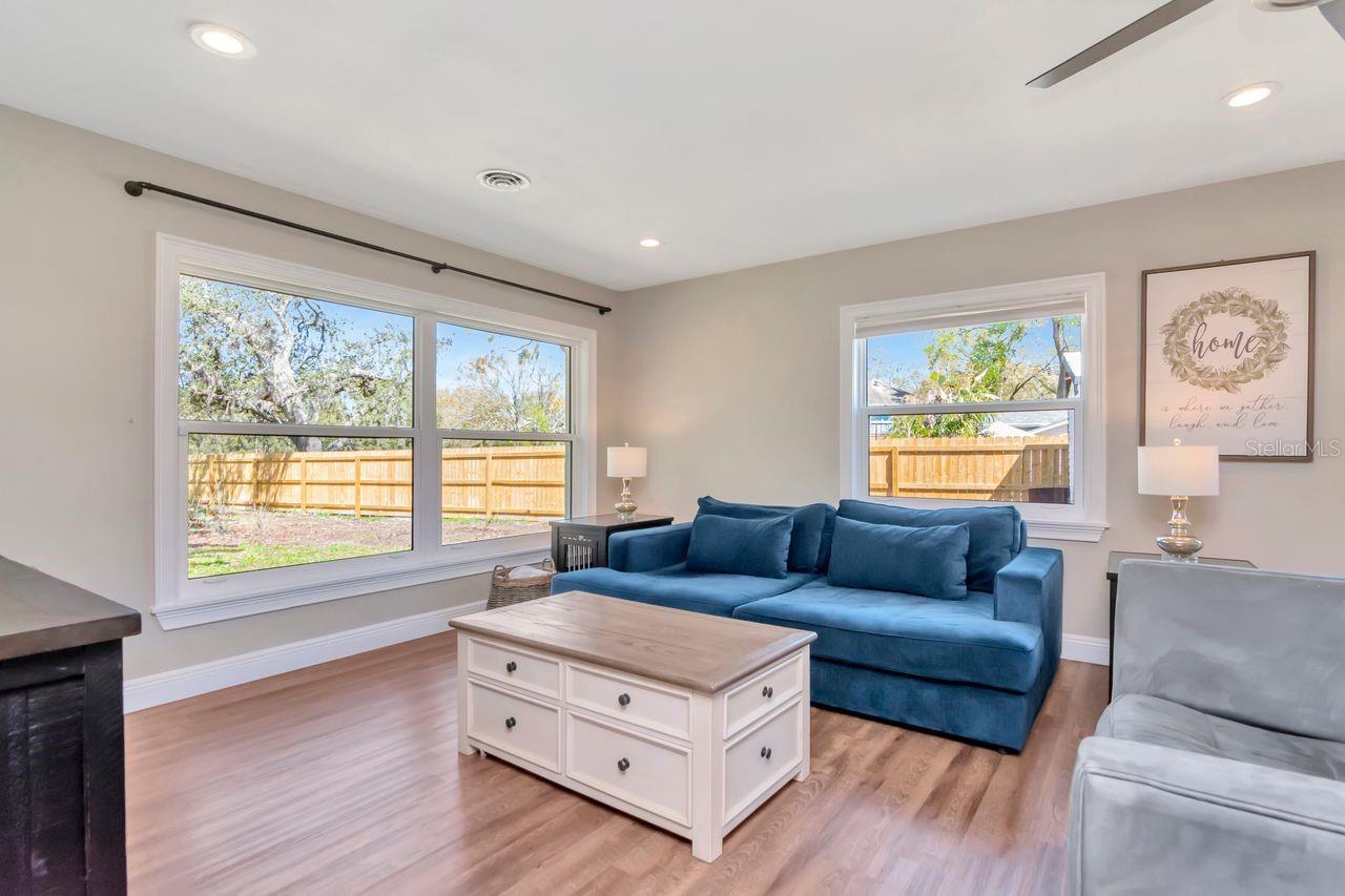 Listing photo id 9 for 2201 Village Avenue