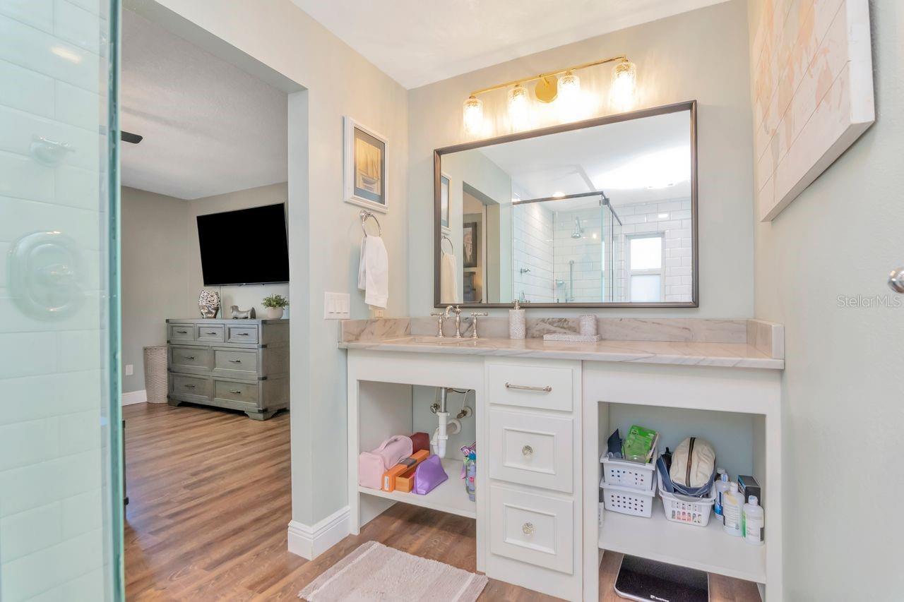 Listing photo id 12 for 2201 Village Avenue