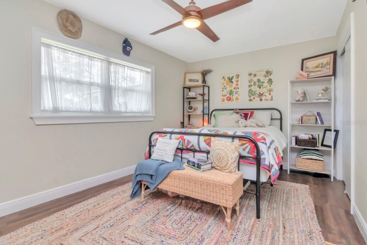 Listing photo id 14 for 2201 Village Avenue